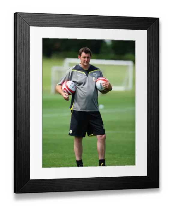 Framed Print : Bristol City First Team: Gearing Up for the 09-10 Season - Pre-Season Training Framed Print : Bristol City First Team: Gearing Up for the 09-10 Season - Pre-Season Training