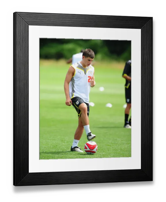 Framed Print : Bristol City First Team: Gearing Up for the 09-10 Season - Pre-Season Training Framed Print : Bristol City First Team: Gearing Up for the 09-10 Season - Pre-Season Training
