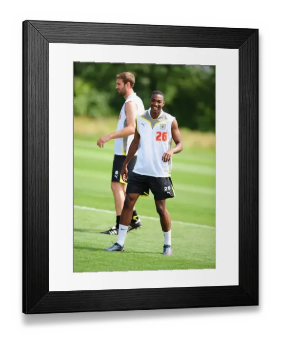 Framed Print : Bristol City: On the Road to Glory - Pre-Season Training 09-10 Framed Print : Bristol City: On the Road to Glory - Pre-Season Training 09-10