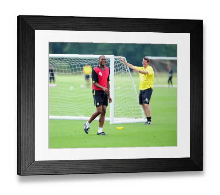 Framed Print : Bristol City First Team: Gearing Up for Victory - Pre-Season Training (09-10) Framed Print : Bristol City First Team: Gearing Up for Victory - Pre-Season Training (09-10)