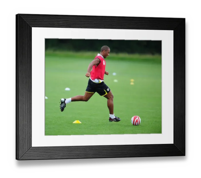Framed Print : Bristol City First Team: United for Pre-Season Training (09-10) Framed Print : Bristol City First Team: United for Pre-Season Training (09-10)