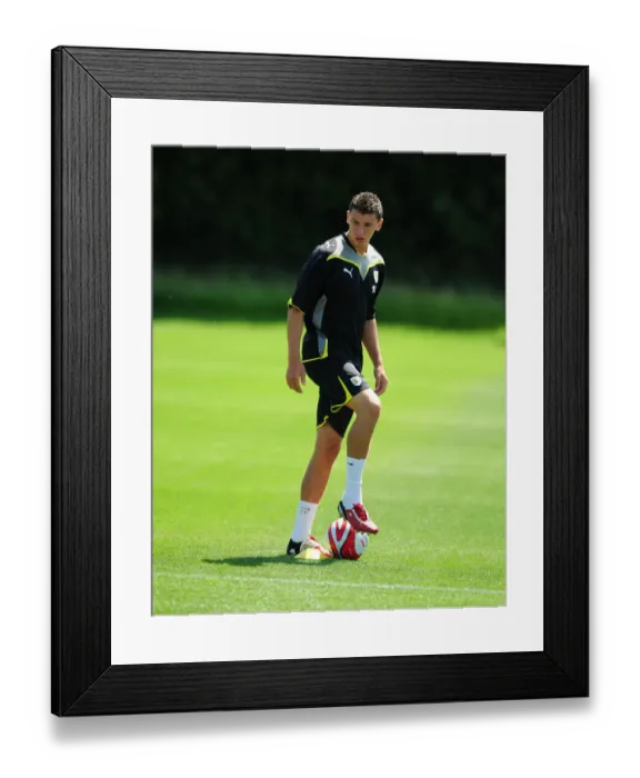 Framed Print : Bristol City First Team: Pre-Season Training 09-10 - Gearing Up for the New Season Framed Print : Bristol City First Team: Pre-Season Training 09-10 - Gearing Up for the New Season
