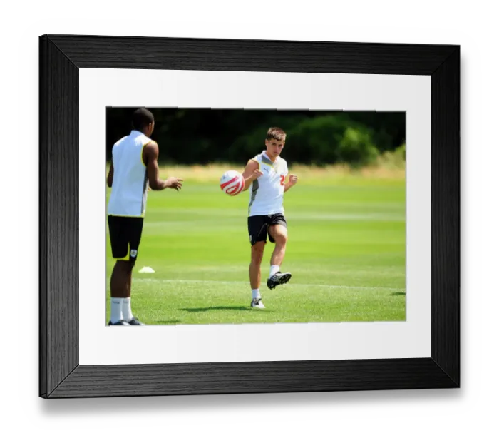 Framed Print : Bristol City First Team: Gearing Up for the 09-10 Season - Pre-Season Training Framed Print : Bristol City First Team: Gearing Up for the 09-10 Season - Pre-Season Training
