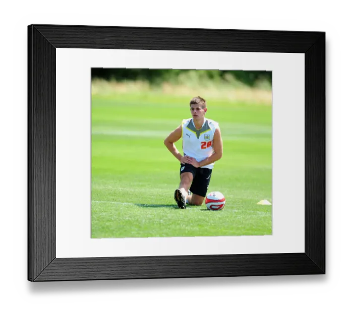 Framed Print : Bristol City First Team: Pre-Season Training 09-10 - Gearing Up for the New Season Framed Print : Bristol City First Team: Pre-Season Training 09-10 - Gearing Up for the New Season
