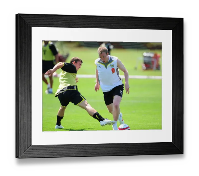 Framed Print : Bristol City First Team: Pre-Season Training 09-10 - Gearing Up for the New Season Framed Print : Bristol City First Team: Pre-Season Training 09-10 - Gearing Up for the New Season