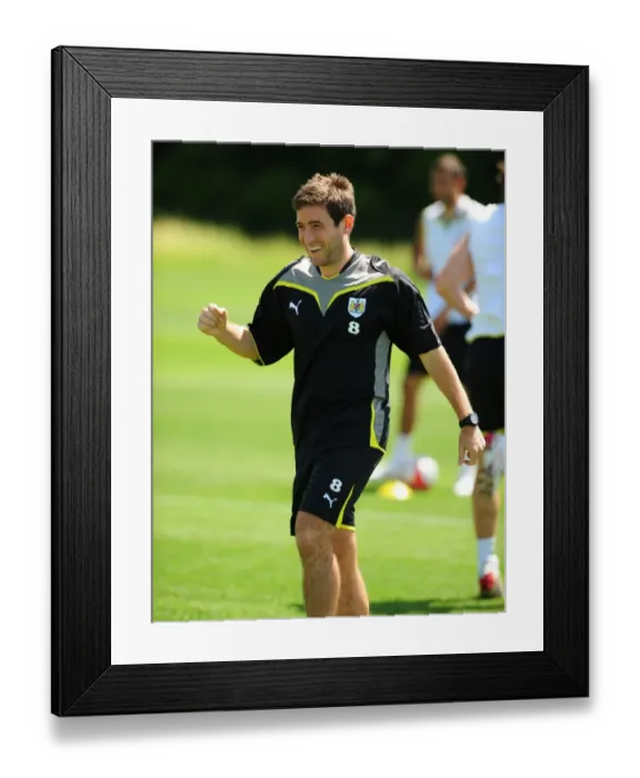 Framed Print : Bristol City First Team: Pre-Season Training 09-10 - Gearing Up for the New Season Framed Print : Bristol City First Team: Pre-Season Training 09-10 - Gearing Up for the New Season
