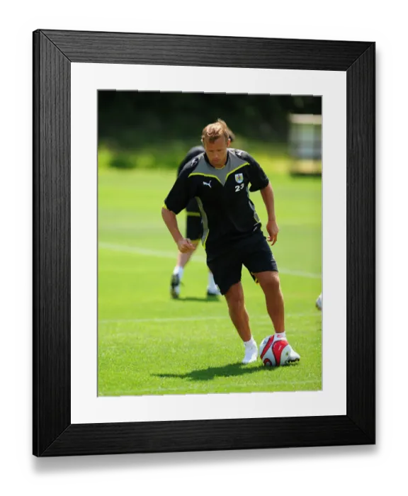Framed Print : Bristol City First Team: Pre-Season Training 09-10 - Gearing Up for the New Season Framed Print : Bristol City First Team: Pre-Season Training 09-10 - Gearing Up for the New Season