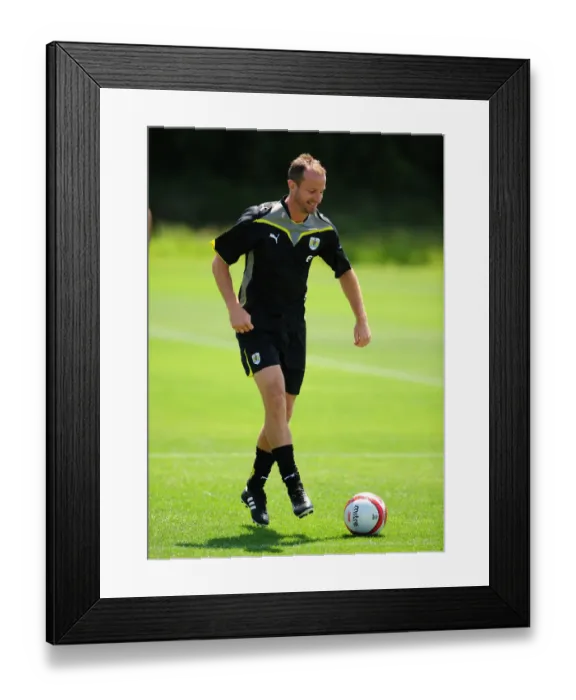 Framed Print : Bristol City First Team: 09-10 Season Gear-Up: Pre-Season Training Unveils the Squad Framed Print : Bristol City First Team: 09-10 Season Gear-Up: Pre-Season Training Unveils the Squad