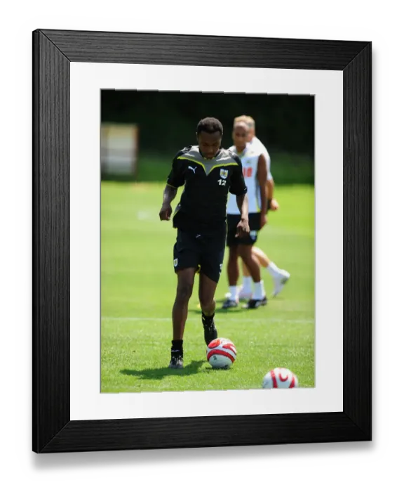 Framed Print : Bristol City First Team: Gearing Up for the 09-10 Season - Pre-Season Training Framed Print : Bristol City First Team: Gearing Up for the 09-10 Season - Pre-Season Training