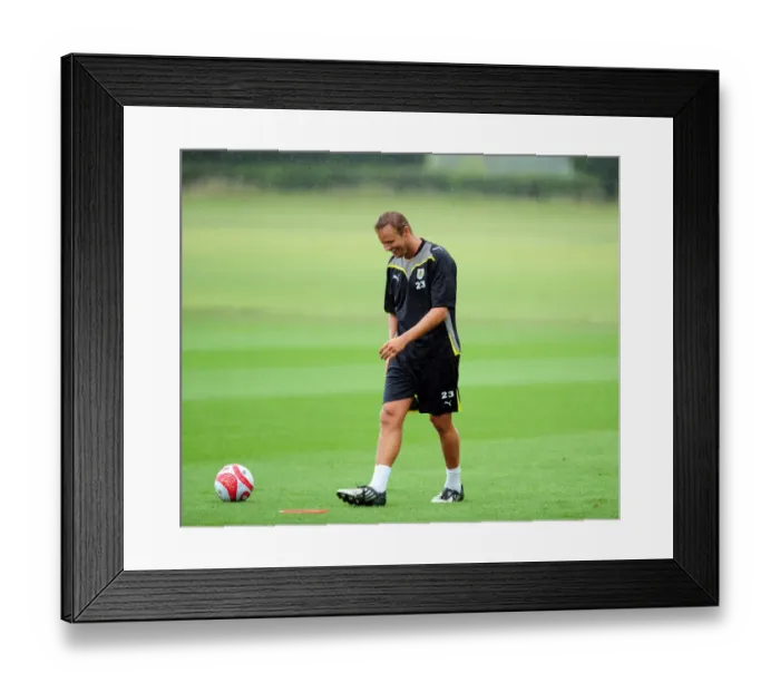 Framed Print : Bristol City First Team: 09-10 Season - Gearing Up for the New Campaign: Pre-Season Training Framed Print : Bristol City First Team: 09-10 Season - Gearing Up for the New Campaign: Pre-Season Training