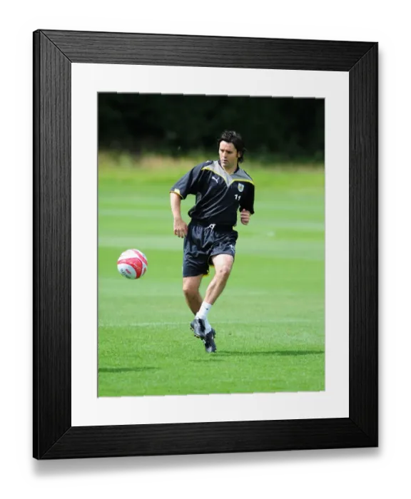 Framed Print : Bristol City First Team: Pre-Season Training 09-10 - Gearing Up for the New Season Framed Print : Bristol City First Team: Pre-Season Training 09-10 - Gearing Up for the New Season
