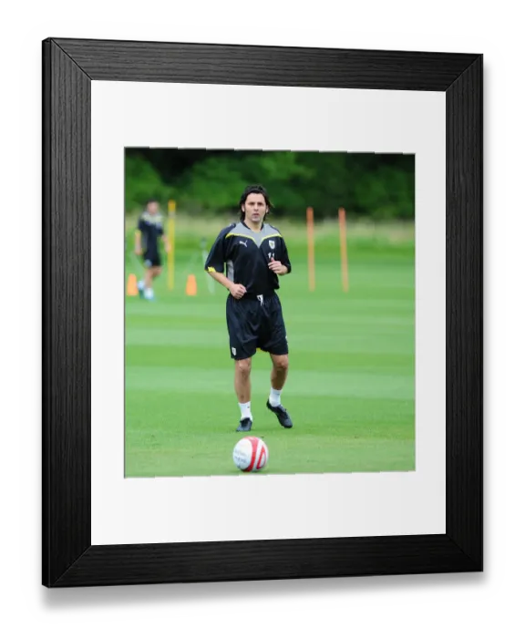 Framed Print : Pre-Season Training: The Road to Glory with Bristol City First Team (09-10) Framed Print : Pre-Season Training: The Road to Glory with Bristol City First Team (09-10)