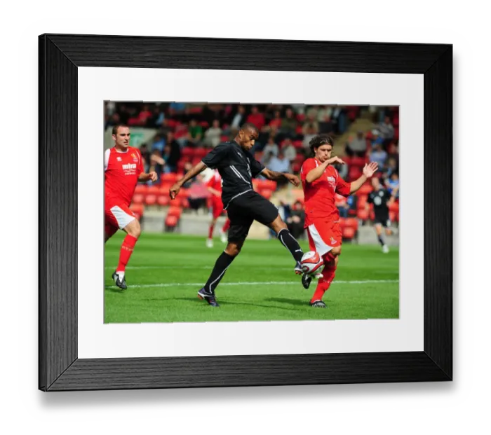 Framed Print : Bristol City vs. Cheltenham Town: Pre-Season Friendly - Season 09-10 Framed Print : Bristol City vs. Cheltenham Town: Pre-Season Friendly - Season 09-10