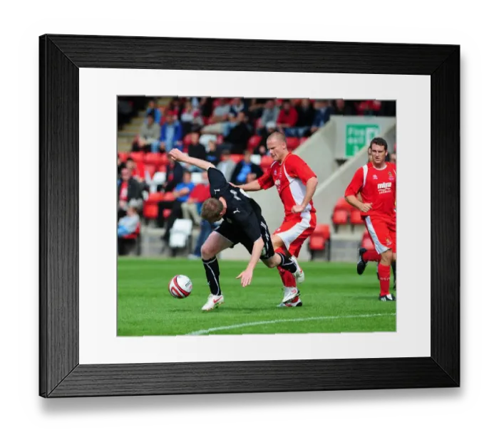 Framed Print : Bristol City vs. Cheltenham Town: Clash of Rivals - Pre-Season Friendly (09-10) Framed Print : Bristol City vs. Cheltenham Town: Clash of Rivals - Pre-Season Friendly (09-10)