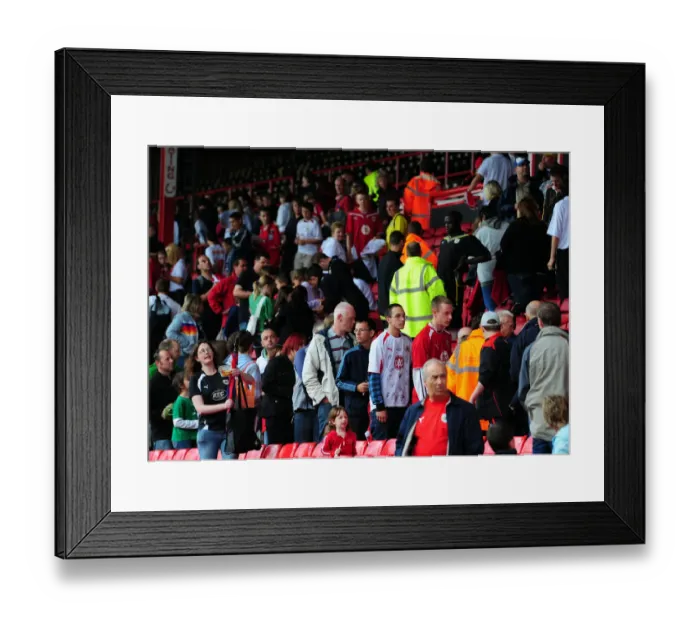 Framed Print : Bristol City FC: 09-10 Open Day - Exclusive Access to the First Team Framed Print : Bristol City FC: 09-10 Open Day - Exclusive Access to the First Team