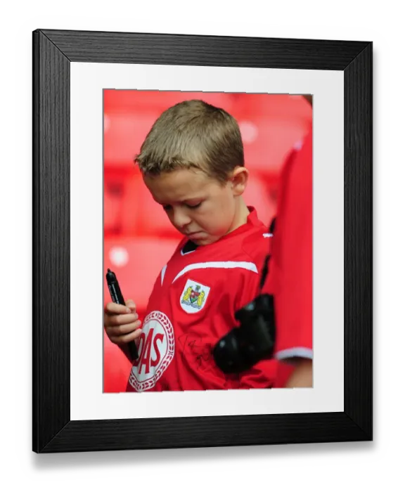 Framed Print : Bristol City FC First Team Open Day 09-10: Behind the Scenes with the Squad Framed Print : Bristol City FC First Team Open Day 09-10: Behind the Scenes with the Squad