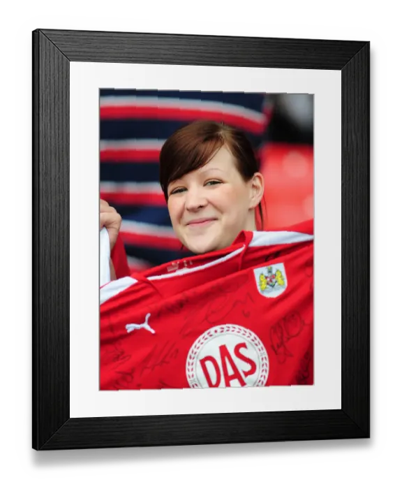 Framed Print : Bristol City FC First Team Open Day 09-10: Behind the Scenes with the Squad Framed Print : Bristol City FC First Team Open Day 09-10: Behind the Scenes with the Squad