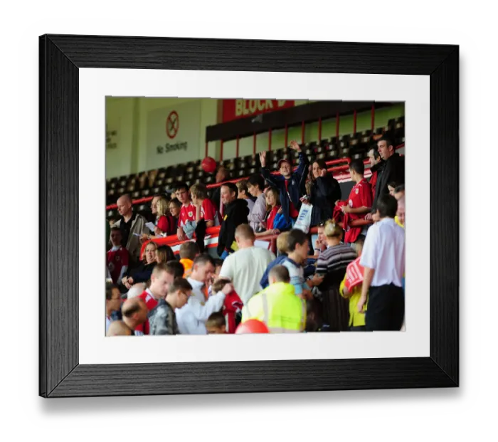Framed Print : Bristol City FC First Team Open Day 09-10: Behind the Scenes with the Squad Framed Print : Bristol City FC First Team Open Day 09-10: Behind the Scenes with the Squad