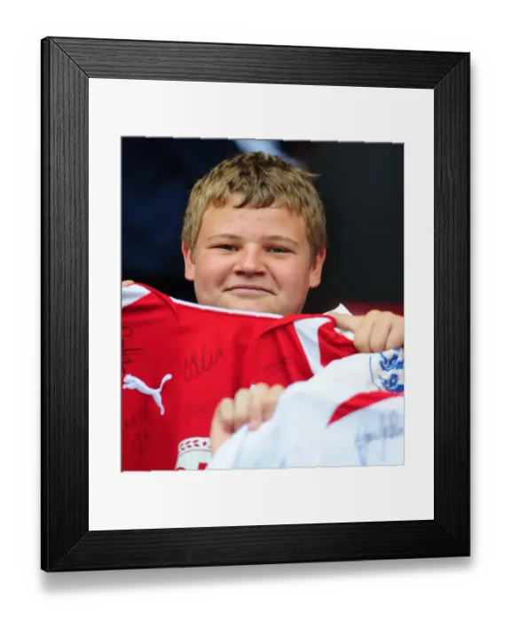 Framed Print : Bristol City FC First Team Open Day 09-10: Behind the Scenes with the Squad