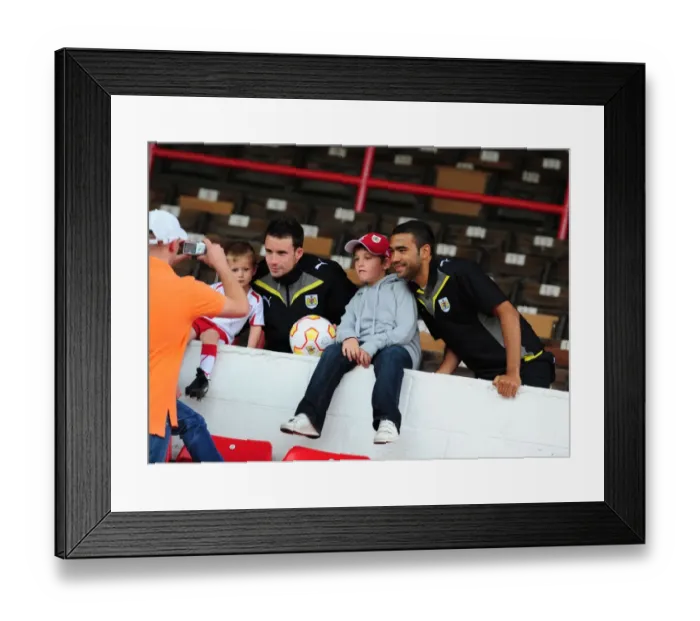 Framed Print : Bristol City FC: 09-10 Open Day - Behind the Scenes with the First Team Framed Print : Bristol City FC: 09-10 Open Day - Behind the Scenes with the First Team