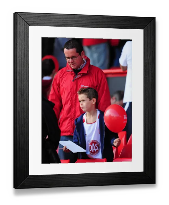 Framed Print : Bristol City FC First Team Open Day 09-10: Behind the Scenes with the Squad Framed Print : Bristol City FC First Team Open Day 09-10: Behind the Scenes with the Squad