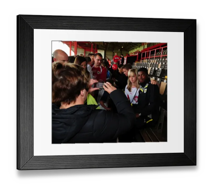 Framed Print : Bristol City FC First Team Open Day 09-10: Unprecedented Access to the Squad Framed Print : Bristol City FC First Team Open Day 09-10: Unprecedented Access to the Squad