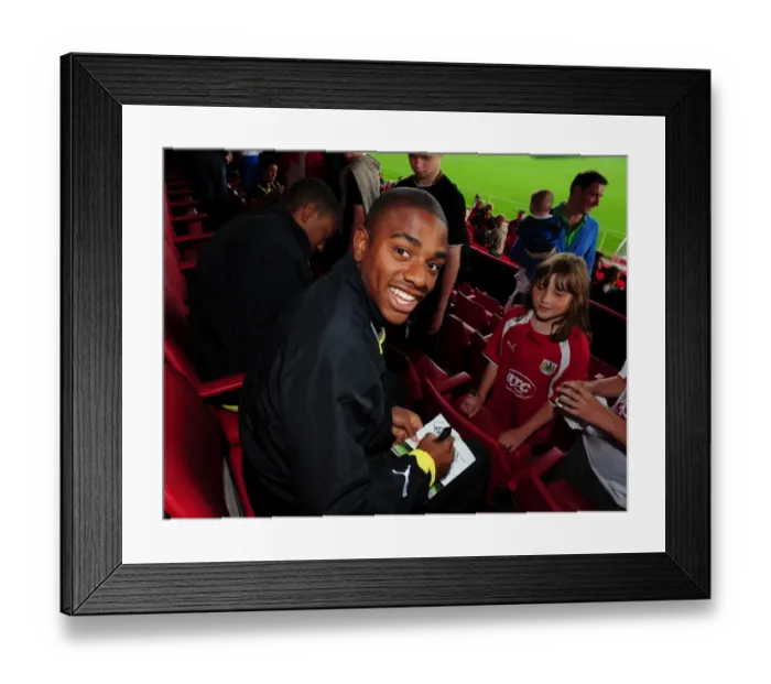Framed Print : Bristol City FC First Team Open Day 09-10: Behind the Scenes with the Squad Framed Print : Bristol City FC First Team Open Day 09-10: Behind the Scenes with the Squad