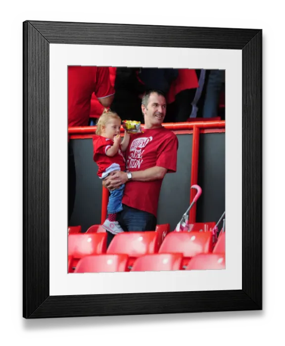 Framed Print : Bristol City FC First Team Open Day 09-10: Behind the Scenes with the Squad