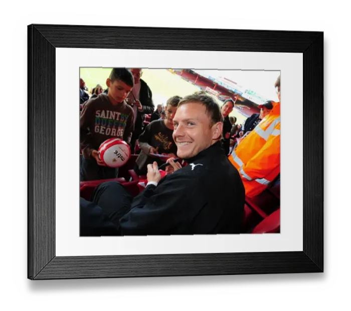 Framed Print : Bristol City FC First Team Open Day 09-10: Behind the Scenes with the Squad