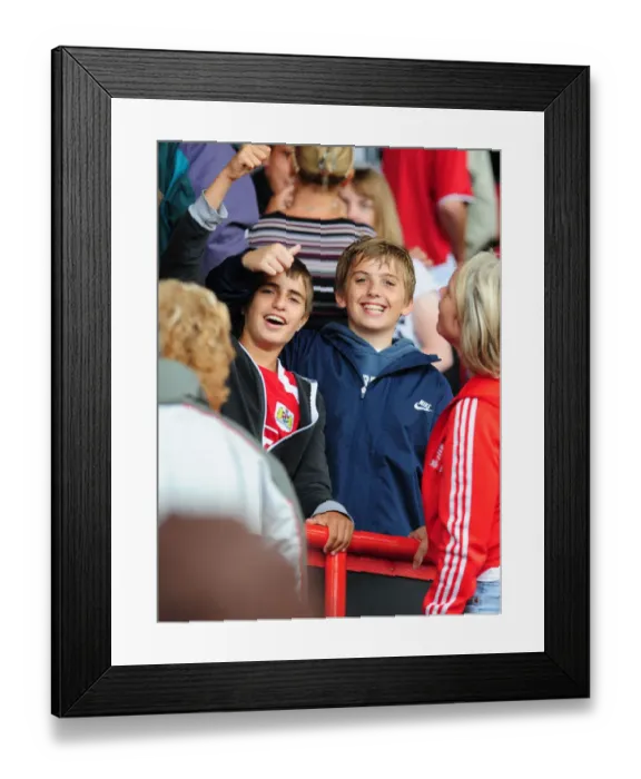 Framed Print : Bristol City FC First Team Open Day 09-10: Behind the Scenes with the Squad Framed Print : Bristol City FC First Team Open Day 09-10: Behind the Scenes with the Squad