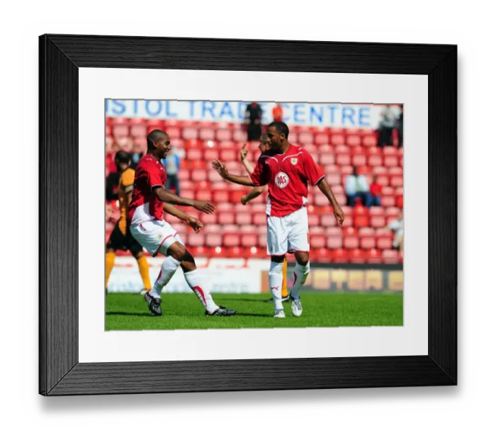 Framed Print : Bristol City vs. Wolverhampton Wanderers: Pre-Season Friendly (09-10) Framed Print : Bristol City vs. Wolverhampton Wanderers: Pre-Season Friendly (09-10)