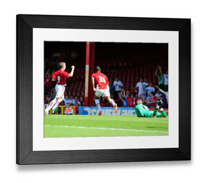 Framed Print : Bristol City vs. Wolverhampton Wanderers: Pre-Season Friendly (09-10) Framed Print : Bristol City vs. Wolverhampton Wanderers: Pre-Season Friendly (09-10)
