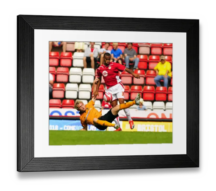 Framed Print : Bristol City vs. Wolverhampton Wanderers: Pre-Season Friendly (09-10) Framed Print : Bristol City vs. Wolverhampton Wanderers: Pre-Season Friendly (09-10)