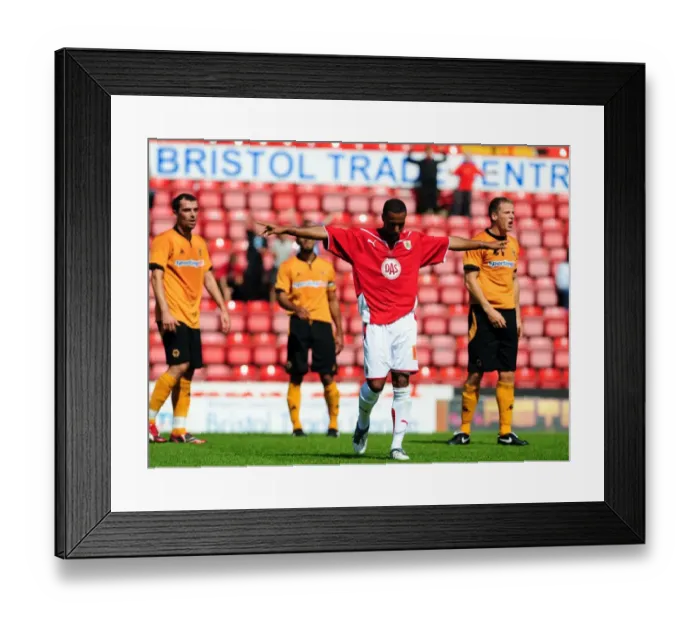 Framed Print : Bristol City vs. Wolverhampton Wanderers: Pre-Season Friendly (09-10) Framed Print : Bristol City vs. Wolverhampton Wanderers: Pre-Season Friendly (09-10)