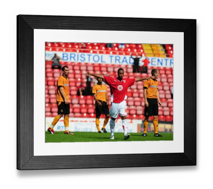 Framed Print : Bristol City vs. Wolverhampton Wanderers: Pre-Season Friendly (09-10) Framed Print : Bristol City vs. Wolverhampton Wanderers: Pre-Season Friendly (09-10)