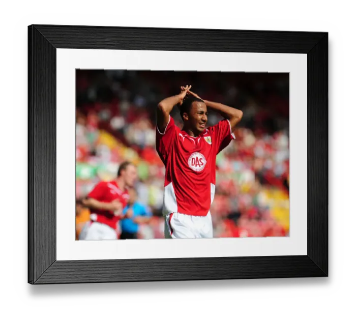 Framed Print : Bristol City vs. Wolverhampton Wanderers: Pre-Season Friendly (09-10) Framed Print : Bristol City vs. Wolverhampton Wanderers: Pre-Season Friendly (09-10)