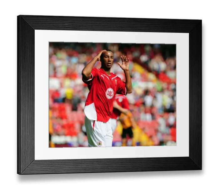 Framed Print : Bristol City vs. Wolverhampton Wanderers: Pre-Season Friendly (09-10) Framed Print : Bristol City vs. Wolverhampton Wanderers: Pre-Season Friendly (09-10)