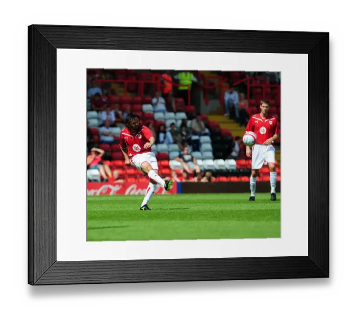 Framed Print : Bristol City vs. Wolverhampton Wanderers: Pre-Season Friendly (09-10) Framed Print : Bristol City vs. Wolverhampton Wanderers: Pre-Season Friendly (09-10)
