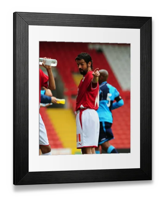 Framed Print : Bristol City vs Wycombe Wanderers: 2009-10 Pre-Season Friendly Framed Print : Bristol City vs Wycombe Wanderers: 2009-10 Pre-Season Friendly