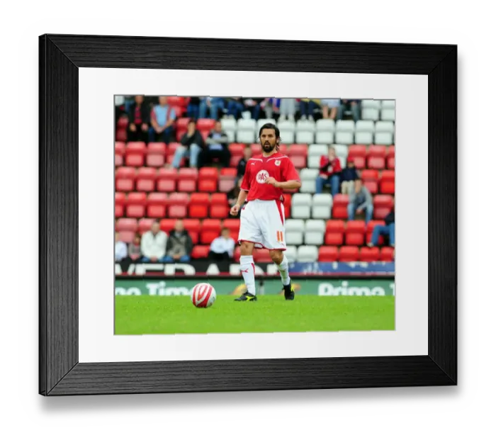 Framed Print : Bristol City vs Wycombe Wanderers: Pre-Season Friendly (2009-10) Framed Print : Bristol City vs Wycombe Wanderers: Pre-Season Friendly (2009-10)