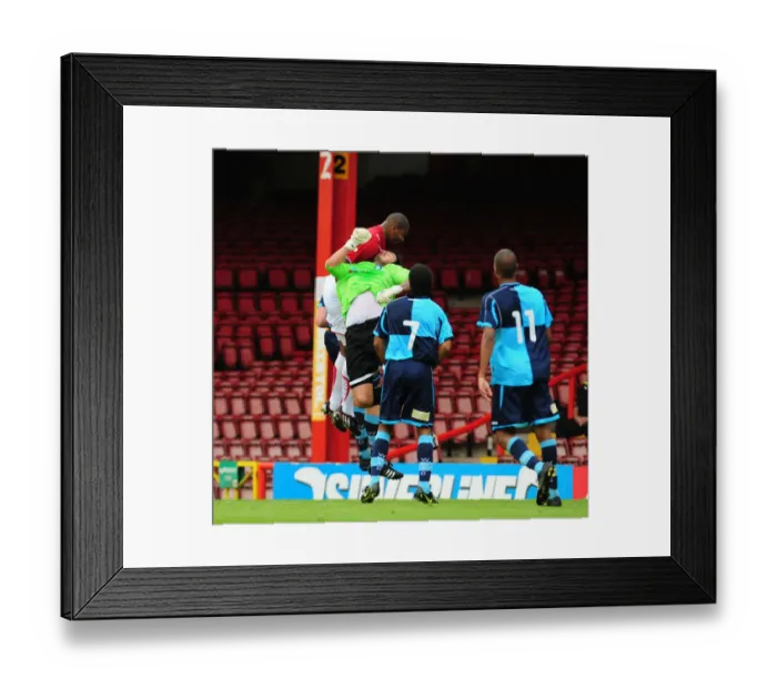 Framed Print : Bristol City vs Wycombe Wanderers: 2009-10 Pre-Season Friendly Framed Print : Bristol City vs Wycombe Wanderers: 2009-10 Pre-Season Friendly