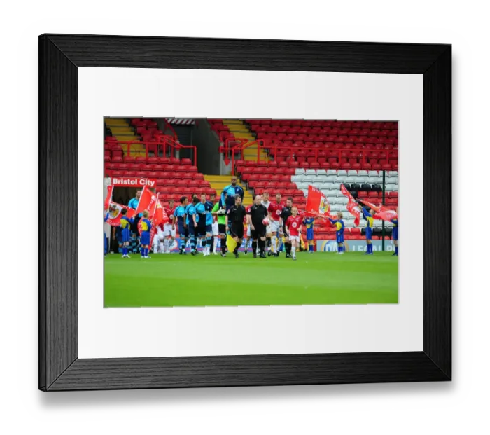 Framed Print : Bristol City vs Wycombe Wanderers: 2009-10 Pre-Season Friendly Framed Print : Bristol City vs Wycombe Wanderers: 2009-10 Pre-Season Friendly