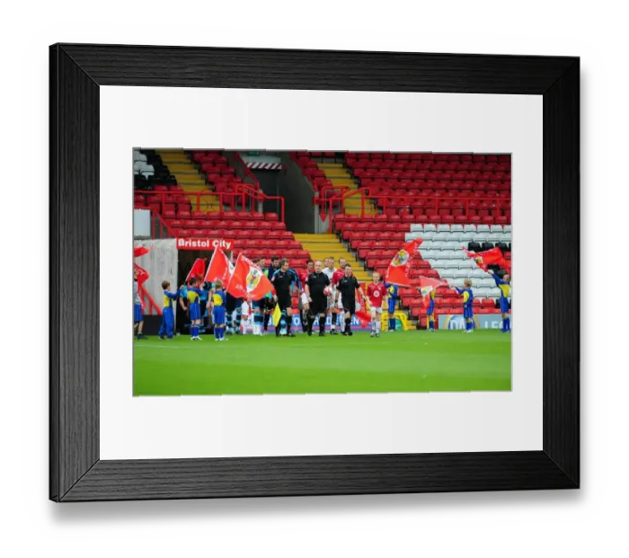 Framed Print : Bristol City vs Wycombe Wanderers: 2009-10 Pre-Season Friendly Framed Print : Bristol City vs Wycombe Wanderers: 2009-10 Pre-Season Friendly