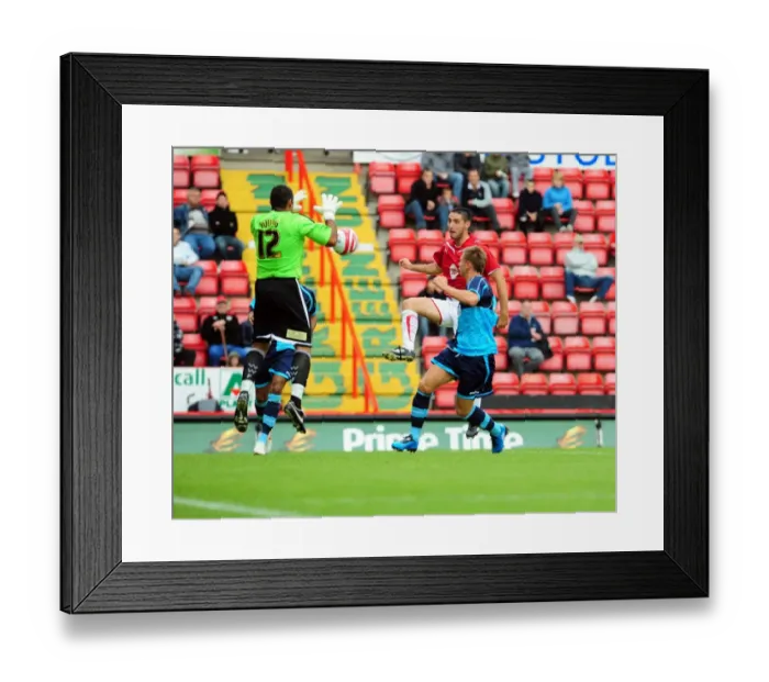 Framed Print : Bristol City vs Wycombe Wanderers: 2009-10 Pre-Season Friendly Framed Print : Bristol City vs Wycombe Wanderers: 2009-10 Pre-Season Friendly