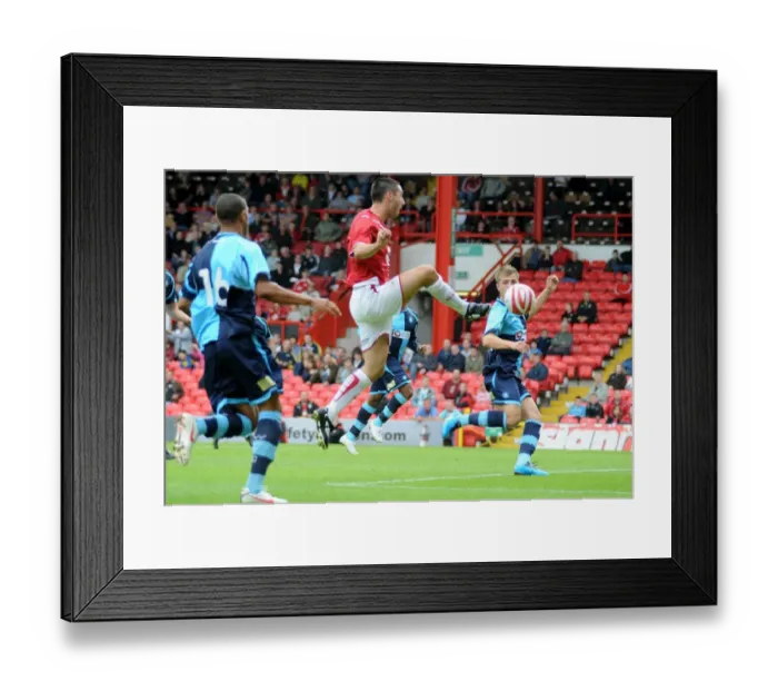 Framed Print : Bradley Orr in Action: Bristol City vs Wycombe Wanderers