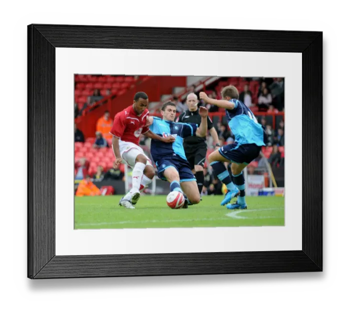 Framed Print : Nicky Maynard: In Action Against Wycombe Wanderers (Bristol City vs Wycombe Wanderers)