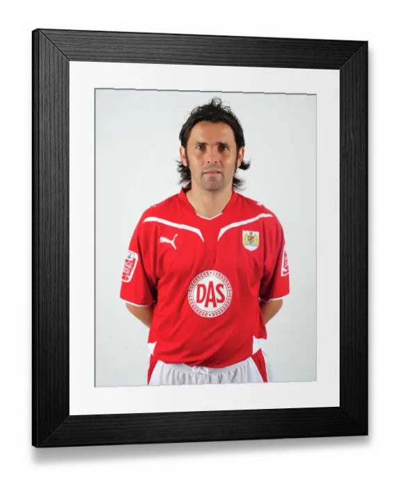 Framed Print : Bristol City First Team: Season 09-10 - Head Shots Framed Print : Bristol City First Team: Season 09-10 - Head Shots