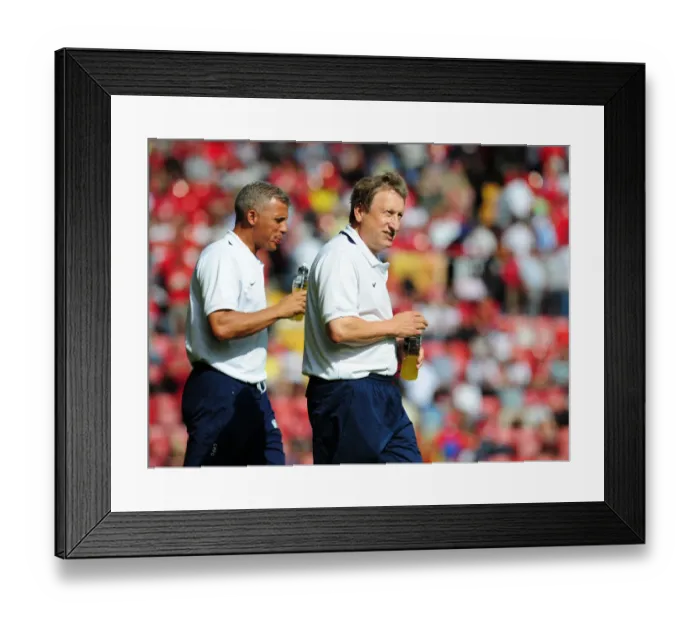 Framed Print : Bristol City vs Crystal Palace: A Football Showdown - 09-10 Season