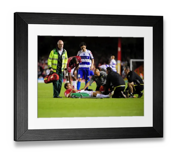 Framed Print : Battling it Out: Bristol City vs QPR, 09-10 Season Framed Print : Battling it Out: Bristol City vs QPR, 09-10 Season
