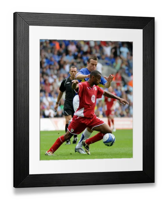 Framed Print : Bristol City`s Danny Haynes and Cardiff`s Gavin Rae battle for possession Framed Print : Bristol City`s Danny Haynes and Cardiff`s Gavin Rae battle for possession